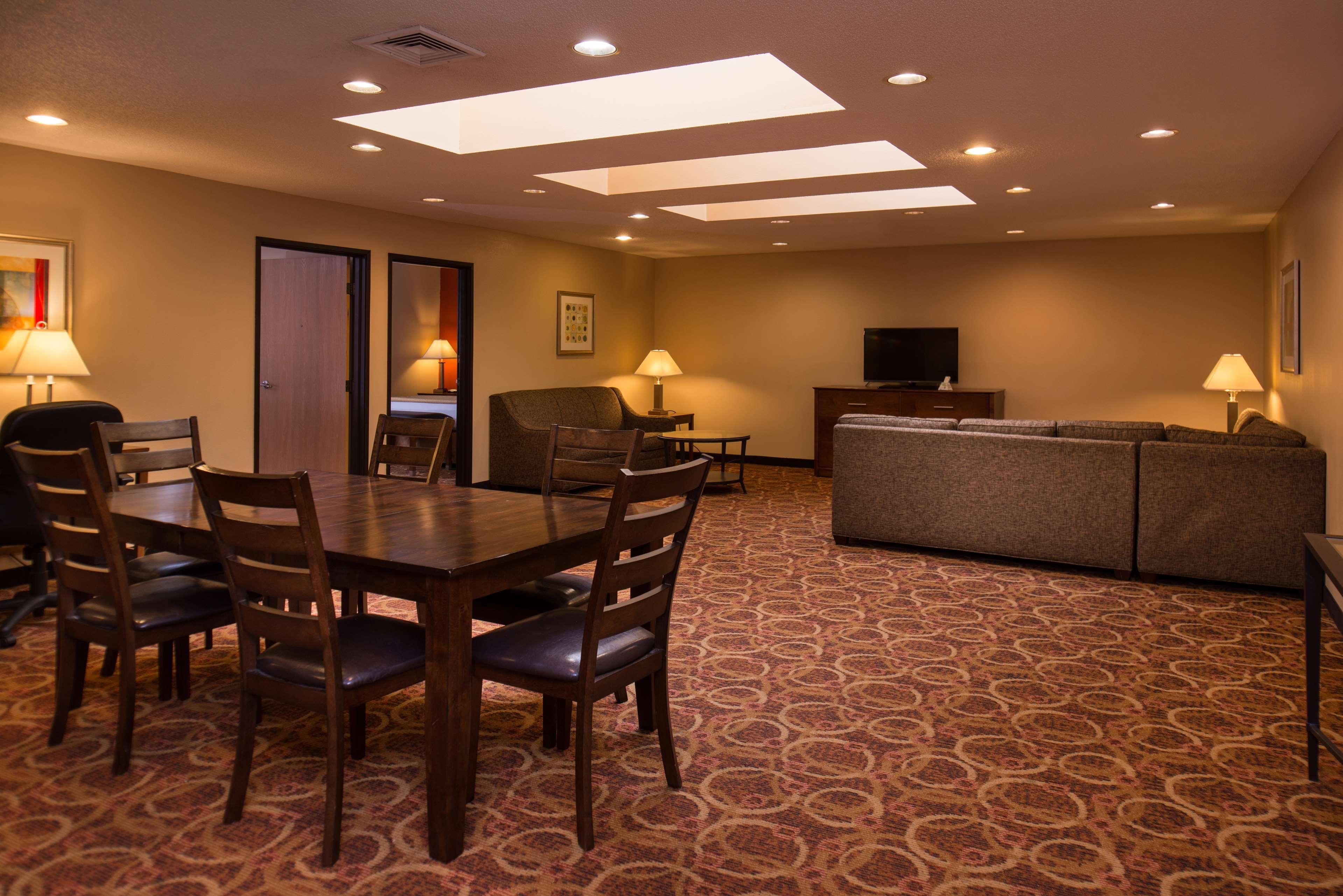 Best Western Ambassador Inn & Suites Wisconsin Dells Exterior photo